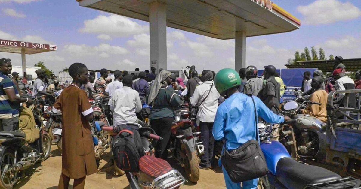 Mali shuts schools and universities as blockade worsens fuel crisis